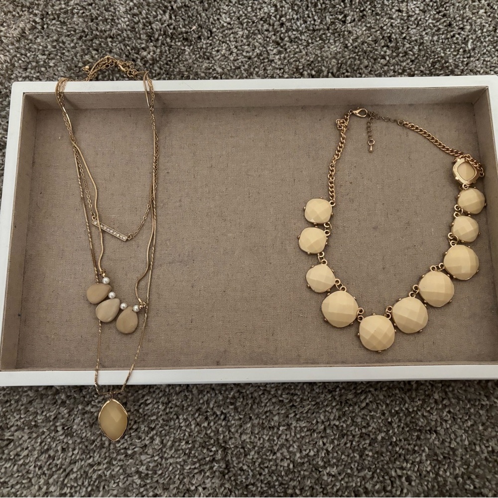 Elegant Gold and Cream Necklace Set